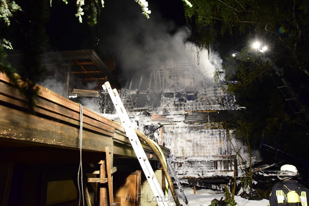 Grossfeuer Einfamilienhaus Siegburg Muehlengrabenstr P0474.JPG - Miklos Laubert